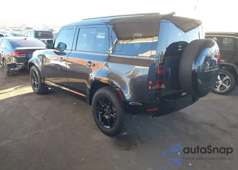 2025 Land Rover Defender 110 P300 z USA, uszkodzony, nr VIN SALEJ7EX6S2360715